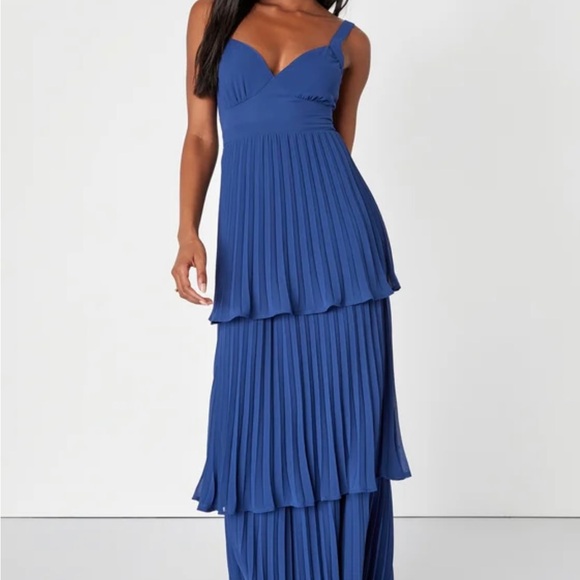 Luxe Perfection Blue Pleated Tiered Backless Maxi Dress size 2X - Picture 3 of 4